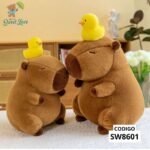 CAPIBARA CON PATO EN LA CABEZA 30CM - RELLENO